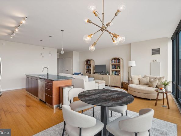 2101 Market Street 1401, Philadelphia PA 19103