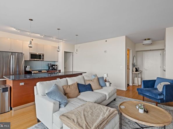 2101 Market Street 1401, Philadelphia PA 19103