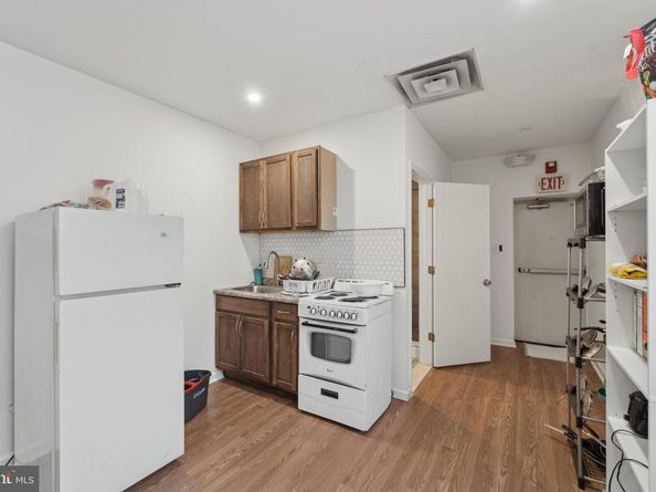 211 S 60TH Street, Philadelphia PA 19139