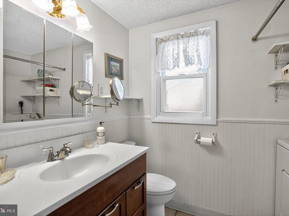 712 Pearl Avenue, Morton PA 19070