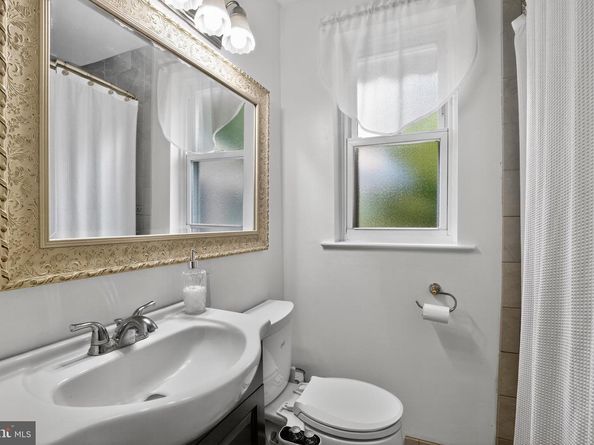 712 Pearl Avenue, Morton PA 19070