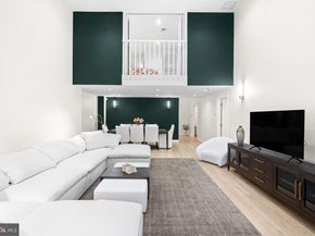 211 S 4TH Street 104, Philadelphia PA 19106
