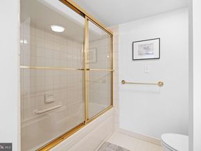 211 S 4TH Street 104, Philadelphia PA 19106