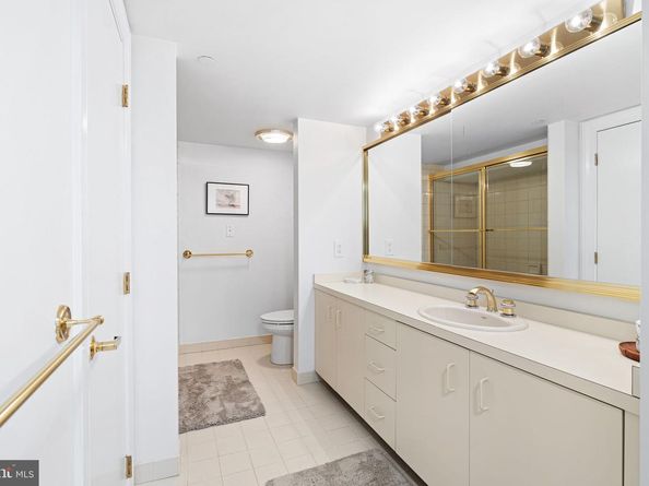 211 S 4TH Street 104, Philadelphia PA 19106