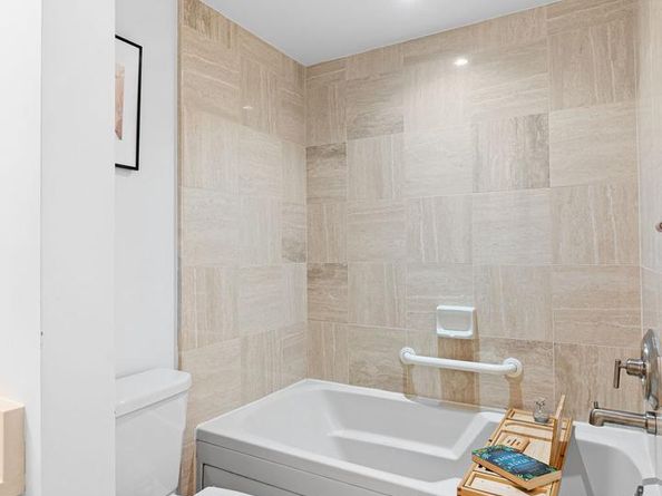211 S 4TH Street 104, Philadelphia PA 19106