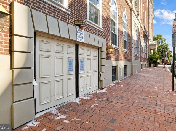 211 S 4TH Street 104, Philadelphia PA 19106