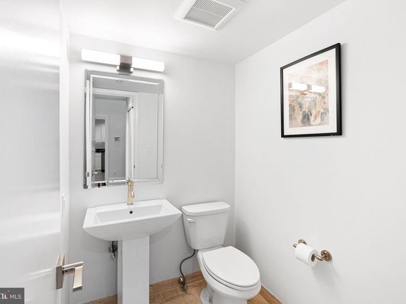 211 S 4TH Street 104, Philadelphia PA 19106