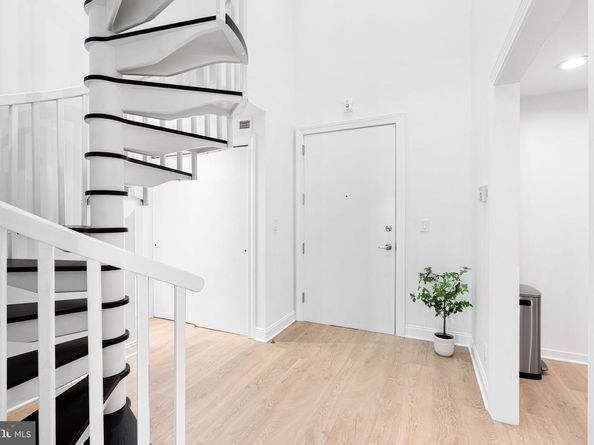 211 S 4TH Street 104, Philadelphia PA 19106