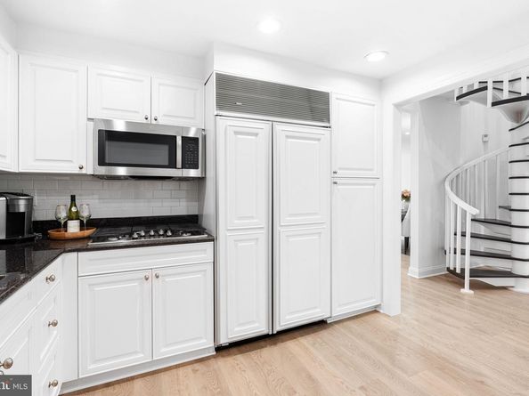 211 S 4TH Street 104, Philadelphia PA 19106