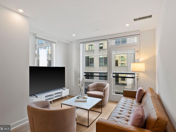 37 L Street SE 908, Washington DC 20003