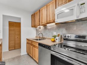 9702 Kingsbridge Drive 3, Fairfax VA 22031