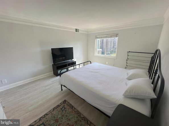 8350 Greensboro Drive 517, Mclean VA 22102