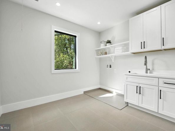 1910 Cherri Drive, Falls Church VA 22043