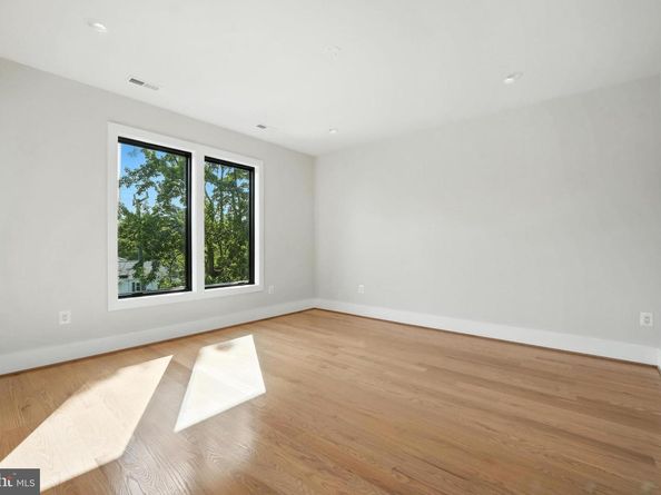 1910 Cherri Drive, Falls Church VA 22043