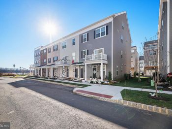 104 B King St
