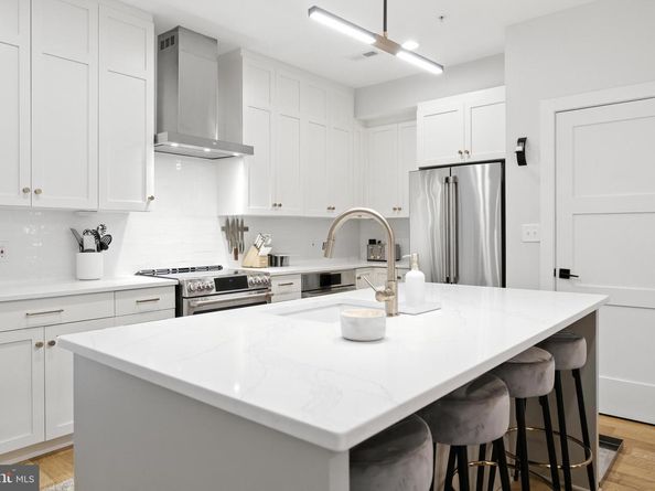 1364 Newton Street NW 1, Washington DC 20010