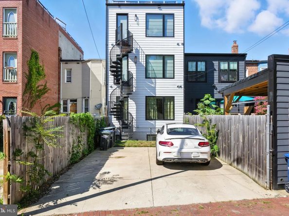 1364 Newton Street NW 1, Washington DC 20010