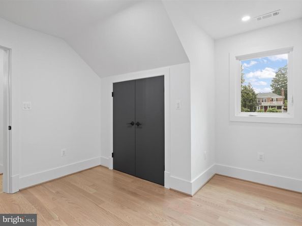 2520 N Vernon Street N, Arlington VA 22207