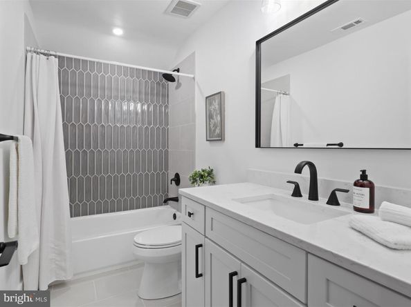 2520 N Vernon Street N, Arlington VA 22207