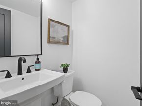 2520 N Vernon Street N, Arlington VA 22207