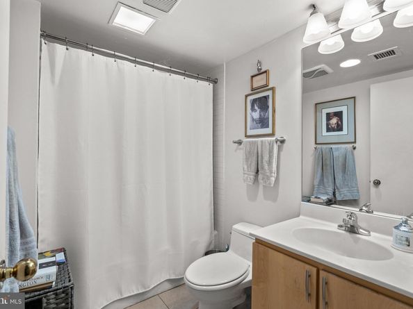 1099 22nd Street NW 206, Washington DC 20037
