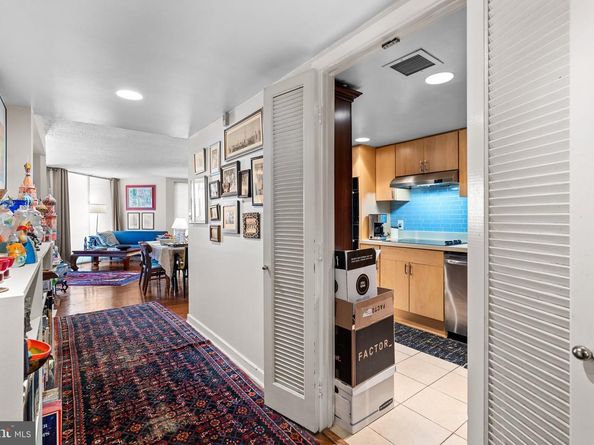 1099 22nd Street NW 206, Washington DC 20037