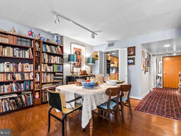 1099 22nd Street NW 206, Washington DC 20037
