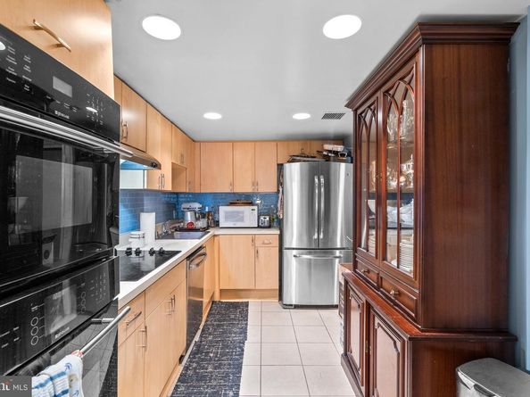 1099 22nd Street NW 206, Washington DC 20037