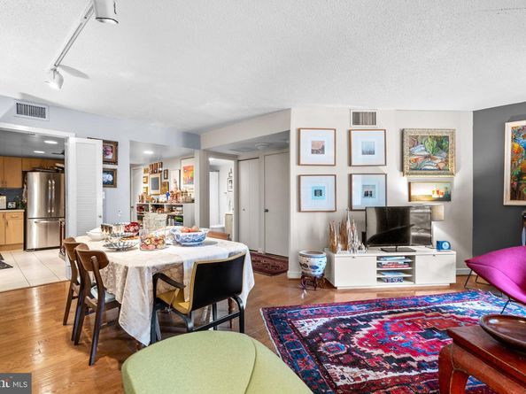 1099 22nd Street NW 206, Washington DC 20037