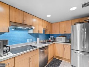 1099 22nd Street NW 206, Washington DC 20037