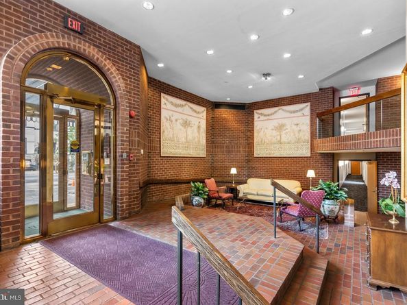 1099 22nd Street NW 206, Washington DC 20037