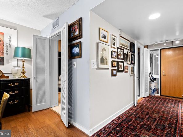 1099 22nd Street NW 206, Washington DC 20037