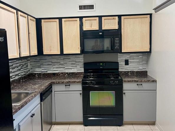60201 Delaire Landing Road 201, Philadelphia PA 19114