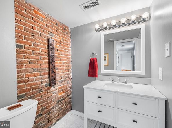 114 Naudain Street A, Philadelphia PA 19147