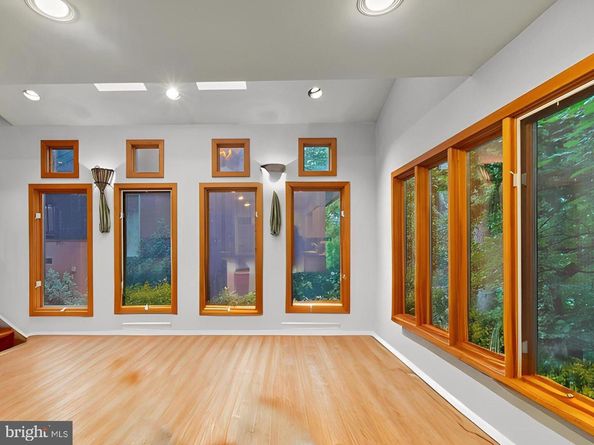 5211 Macarthur Terrace NW, Washington DC 20016