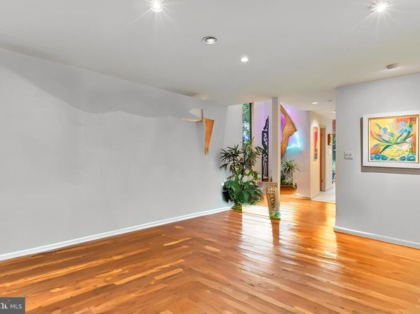 5211 Macarthur Terrace NW, Washington DC 20016