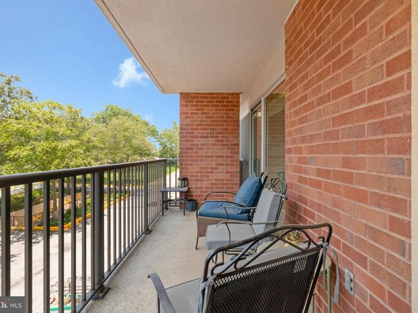 1300 Army Navy Drive S 227, Arlington VA 22202