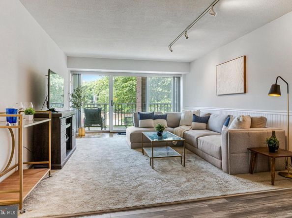1300 Army Navy Drive S 227, Arlington VA 22202