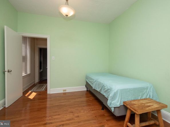 1127 Green Street, Philadelphia PA 19123
