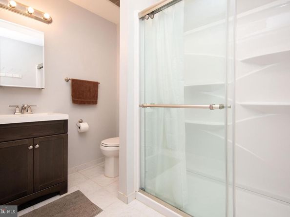 1127 Green Street, Philadelphia PA 19123