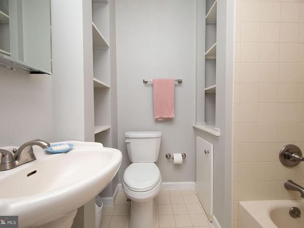 1127 Green Street, Philadelphia PA 19123