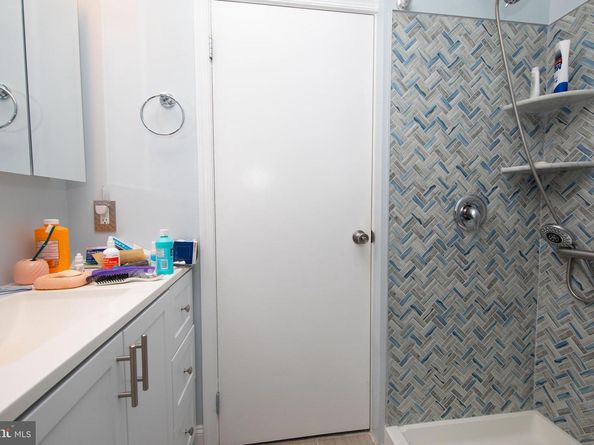 1127 Green Street, Philadelphia PA 19123