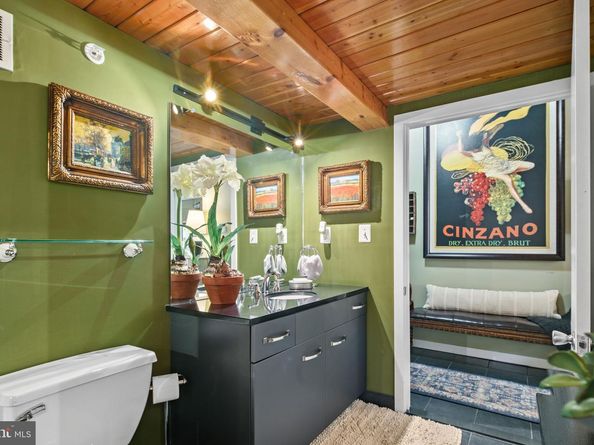 1027 Arch Street 307, Philadelphia PA 19107