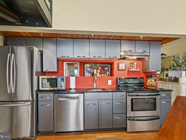 1027 Arch Street 307, Philadelphia PA 19107