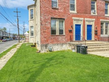 332 S 5TH Street