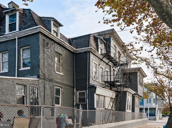 700 N 40TH Street, Philadelphia PA 19104