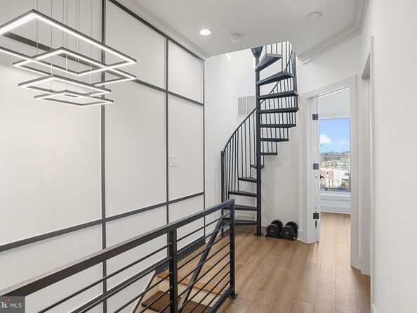 256 15TH Street SE 8, Washington DC 20003