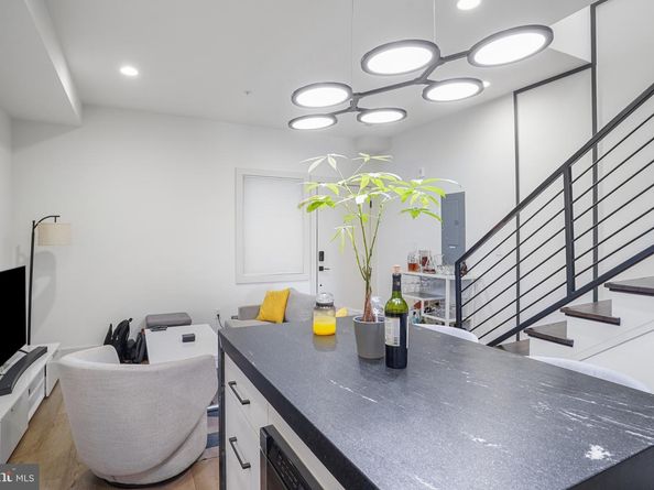 256 15TH Street SE 8, Washington DC 20003