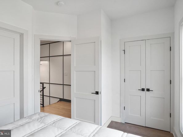 256 15TH Street SE 8, Washington DC 20003