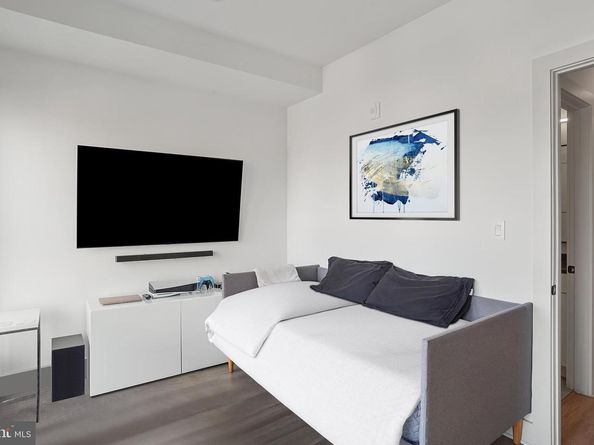 256 15TH Street SE 8, Washington DC 20003